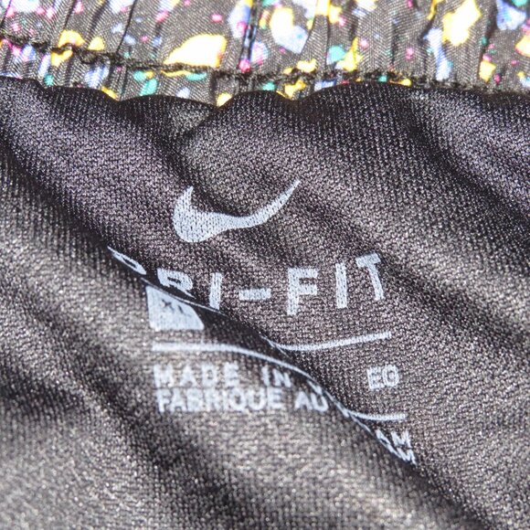 Nike Standard Fit Shorts  Size XL  NWT - Picture 2 of 4